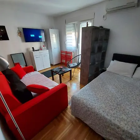 Ika Belgrade Airport Free Parking Possible Self Check-in Terrace Apartmán